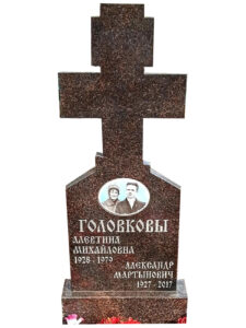 Памятник из коричневого гранита в Сочи в форме креста