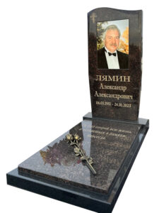 Памятник из коричневого гранита в Сочи