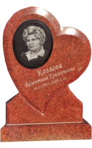 Памятник из красного гранита в Сочи в форме сердца