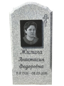 Памятник из серого гранита в Сочи