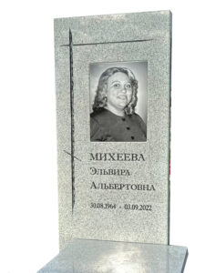 Памятник из серого гранита в Сочи