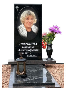 Памятник с цветным фото в Сочи для женщины
